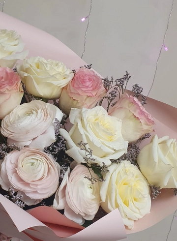 Букет с розами &laquo;Романтик&raquo; от интернет-магазина цветов в 