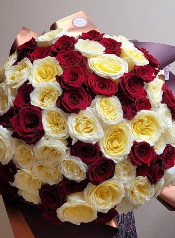 Букет из 101 розы &laquo;Королевский&raquo; от интернет-магазина цветов в 