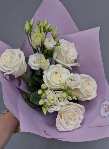 Блондинка от интернет-магазина цветов в 