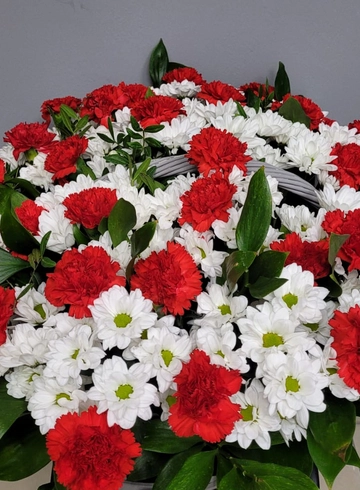 Корзина Официальная от интернет-магазина цветов в 