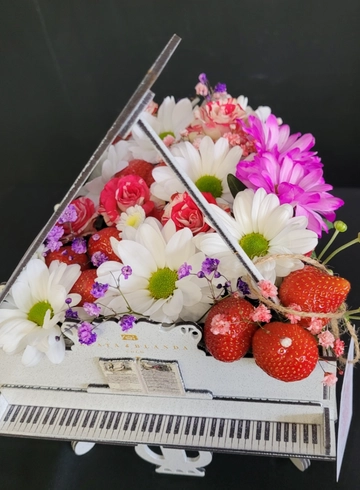 Рояль белый от интернет-магазина цветов в 