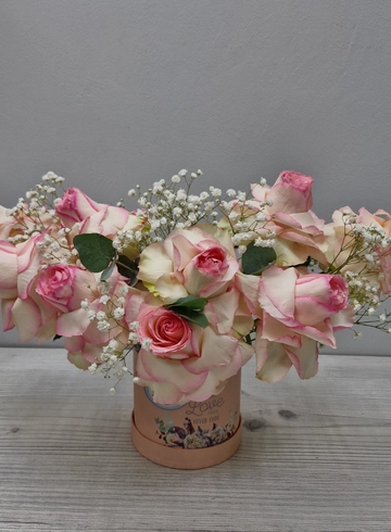 Коробка из французских роз от интернет-магазина цветов в 