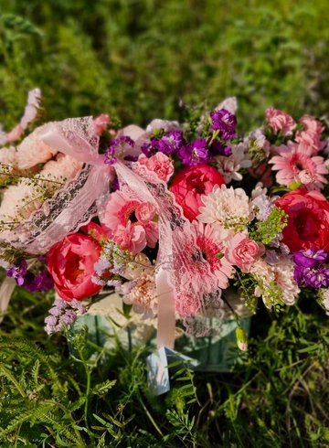 Радостная в розовом от интернет-магазина цветов в 