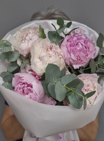 Милашечка с пионами от интернет-магазина цветов в 