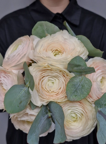 Двое от интернет-магазина цветов в 