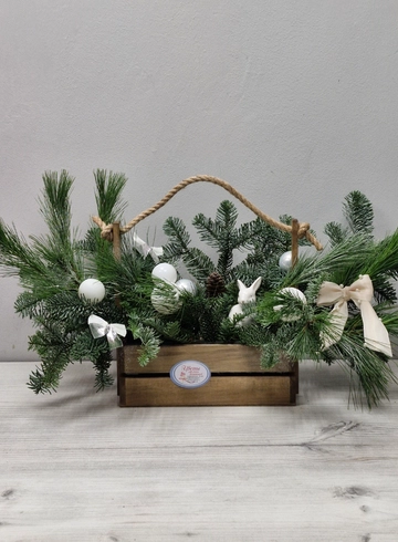 Композиция из хвойных ,,Зайка под ёлочкой,, от интернет-магазина цветов в 