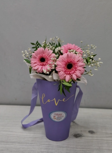 Герберы в вазе- сумочке от интернет-магазина цветов в 