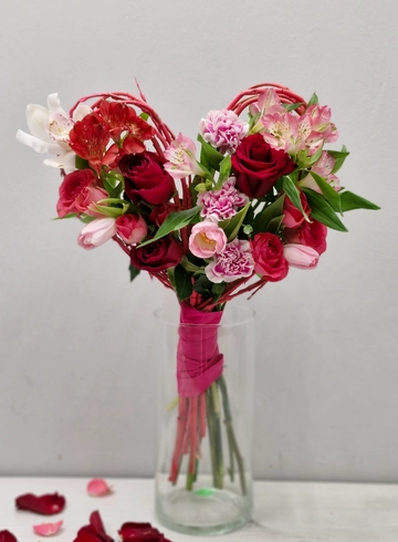 Букет- сердце ,,Я тебя обожаю! ,, от интернет-магазина цветов в 