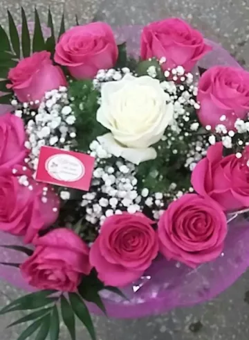 Сборный букет «Хилтон» от интернет-магазина цветов в 