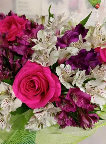 Сборный букет &laquo;Романтик&raquo; от интернет-магазина цветов в 