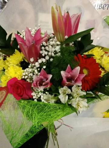 Сборный букет «Арлекино» от интернет-магазина цветов в 