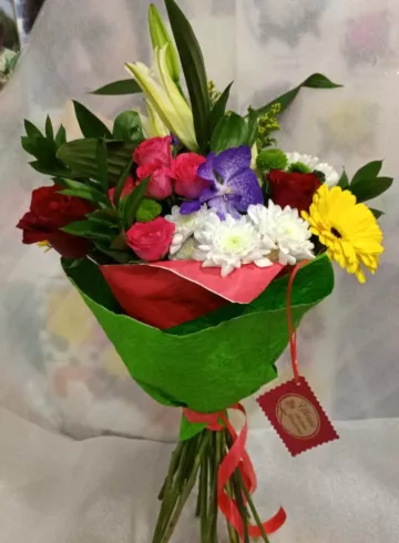 Сборный букет «Ника» от интернет-магазина цветов в 