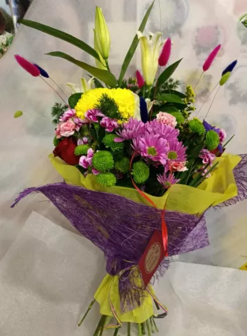 Сборный букет «Глэм» от интернет-магазина цветов в 