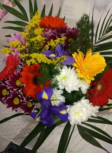 Сборный букет &laquo;Весенний с герберами&raquo; от интернет-магазина цветов в 