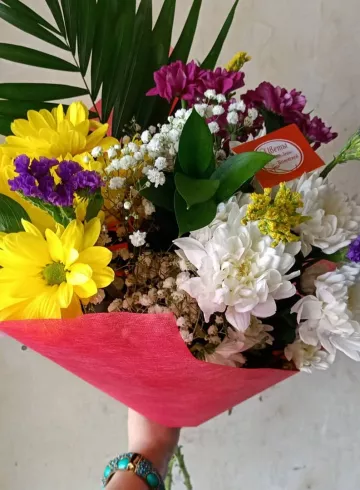 Сборный букет «Яркость» от интернет-магазина цветов в 