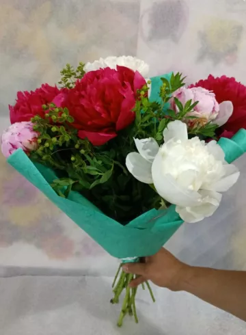 Сборный букет &laquo;Пион&raquo; от интернет-магазина цветов в 