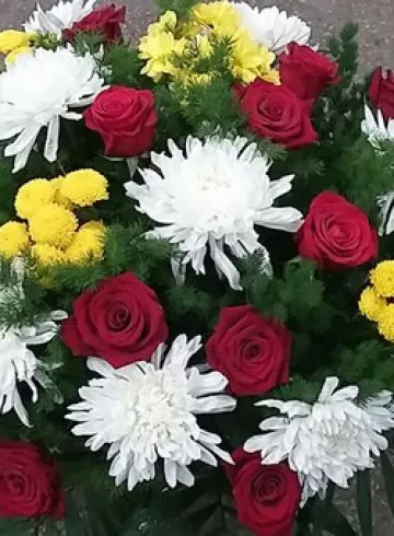 Корзинка &laquo;Праздничная&raquo; от интернет-магазина цветов в 