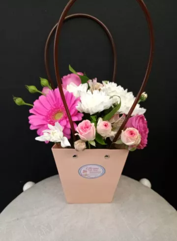 Корзинка «Нежность» от интернет-магазина цветов в 