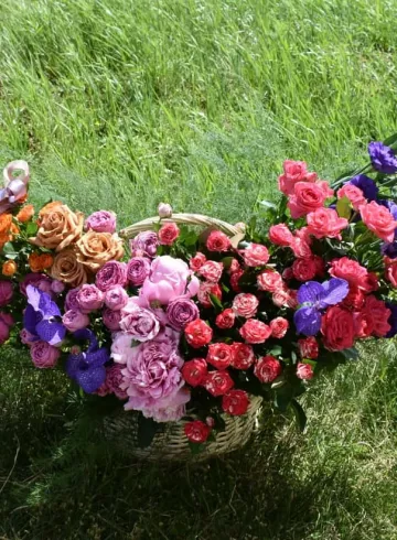 Корзинка цветов &laquo;Кира&raquo; от интернет-магазина цветов в 