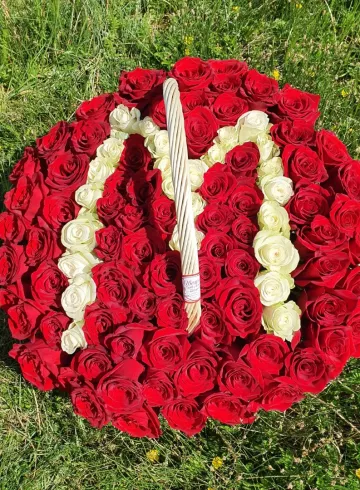 Корзина &laquo;101 роза и м&raquo; от интернет-магазина цветов в 