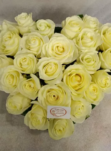 Сердце из 25 роз от интернет-магазина цветов в 