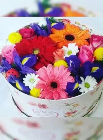 Цветочная поляна от интернет-магазина цветов в 