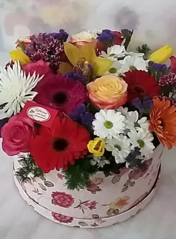 Шляпная коробка &laquo;Конфетти&raquo; от интернет-магазина цветов в 