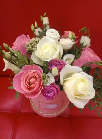 Шляпная коробка &laquo;Мэри&raquo; от интернет-магазина цветов в 