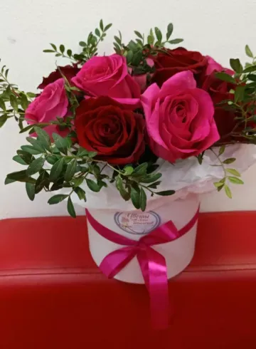 Шляпная коробка &laquo;Сара&raquo; от интернет-магазина цветов в 