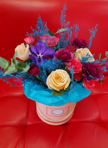 Шляпная коробка &laquo;Крис&raquo; от интернет-магазина цветов в 