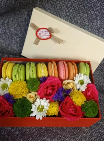 Композиция с цветами &laquo;Бон Пари&raquo; от интернет-магазина цветов в 