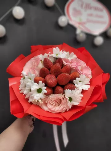 Клубничный рай от интернет-магазина цветов в 