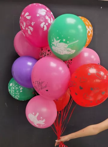 Композиция из шаров "Праздничный фейерверк" от интернет-магазина цветов в 